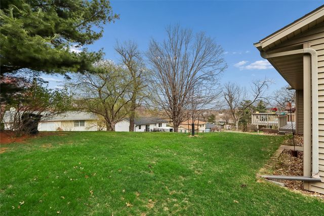 2112 Sandalwood Drive NE, Cedar Rapids, IA 52402