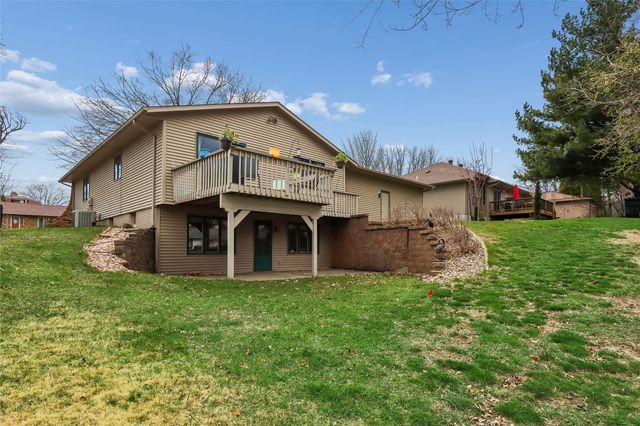 2112 Sandalwood Drive NE, Cedar Rapids, IA 52402