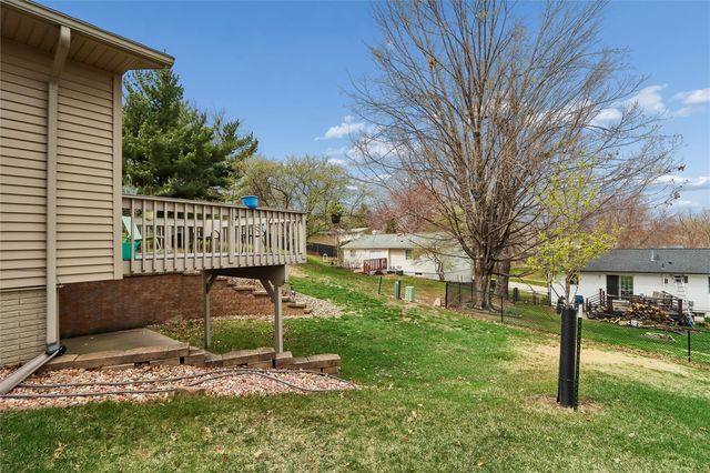 2112 Sandalwood Drive NE, Cedar Rapids, IA 52402