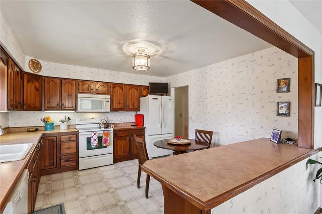 2112 Sandalwood Drive NE, Cedar Rapids, IA 52402