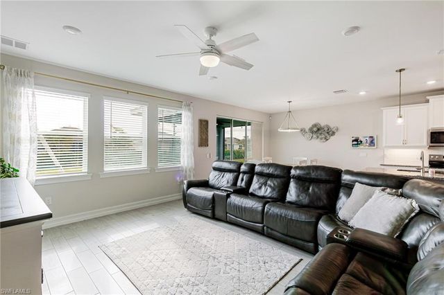 202 Spring Hill Lake LOOP, Cape Coral, FL 33993