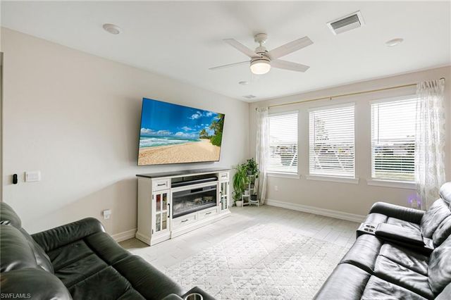 202 Spring Hill Lake LOOP, Cape Coral, FL 33993