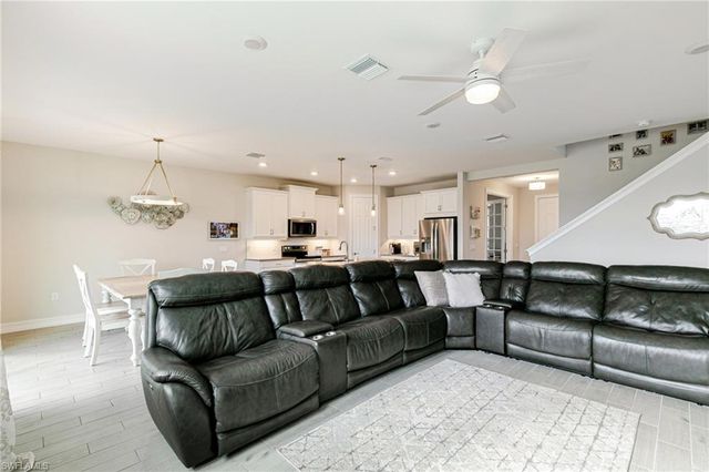 202 Spring Hill Lake LOOP, Cape Coral, FL 33993