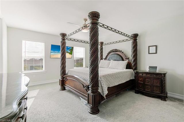 202 Spring Hill Lake LOOP, Cape Coral, FL 33993