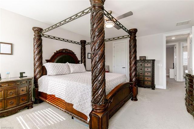 202 Spring Hill Lake LOOP, Cape Coral, FL 33993