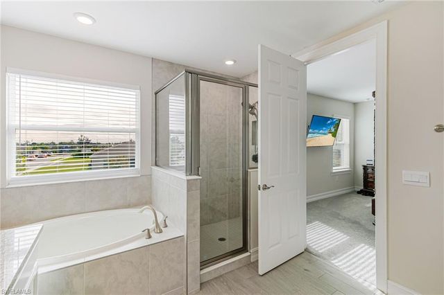 202 Spring Hill Lake LOOP, Cape Coral, FL 33993