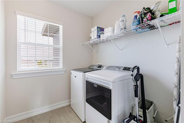 202 Spring Hill Lake LOOP, Cape Coral, FL 33993