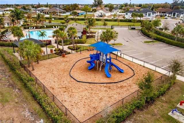 202 Spring Hill Lake LOOP, Cape Coral, FL 33993