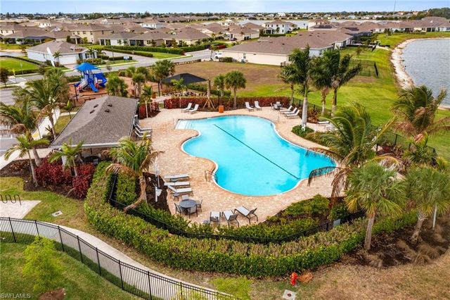 202 Spring Hill Lake LOOP, Cape Coral, FL 33993