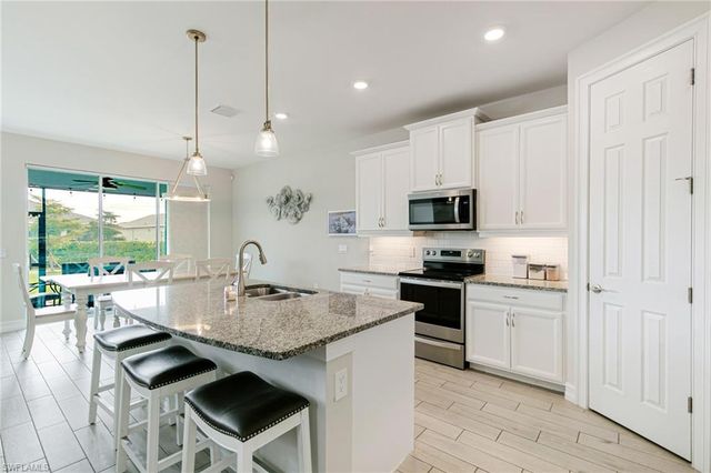 202 Spring Hill Lake LOOP, Cape Coral, FL 33993