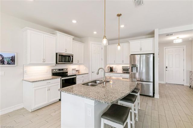 202 Spring Hill Lake LOOP, Cape Coral, FL 33993