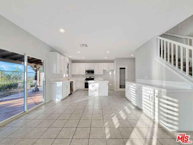 2423 Carolyn Drive, Palmdale, CA 93551