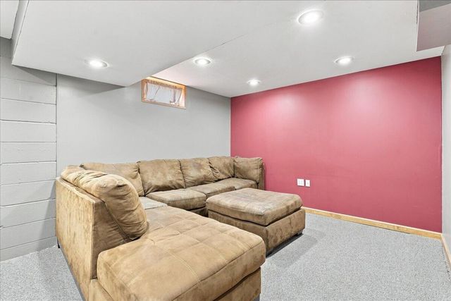 213 WENDOVER Drive, Council Bluffs, IA 51503
