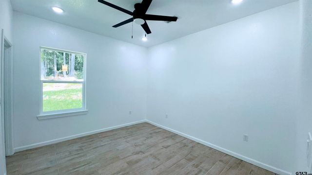 20428 High Point Dr, Flint, TX 75762