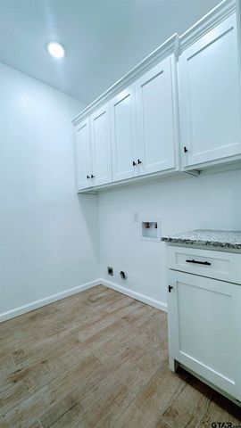 20428 High Point Dr, Flint, TX 75762