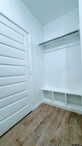 20428 High Point Dr, Flint, TX 75762