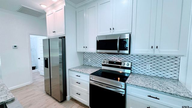 20428 High Point Dr, Flint, TX 75762