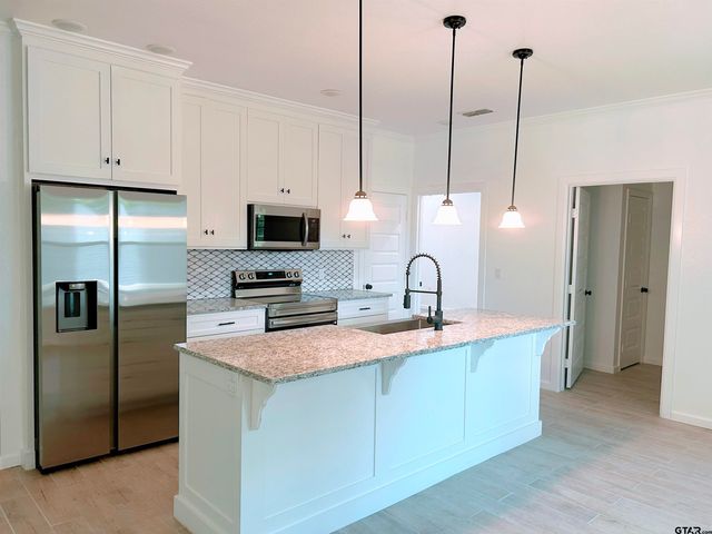 20428 High Point Dr, Flint, TX 75762