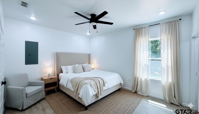 20428 High Point Dr, Flint, TX 75762