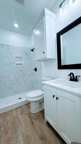 20428 High Point Dr, Flint, TX 75762