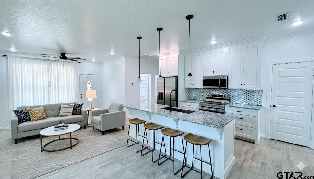 20428 High Point Dr, Flint, TX 75762