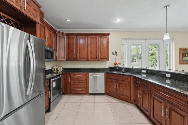 2007 61ST STREET, Sarasota, FL 34243