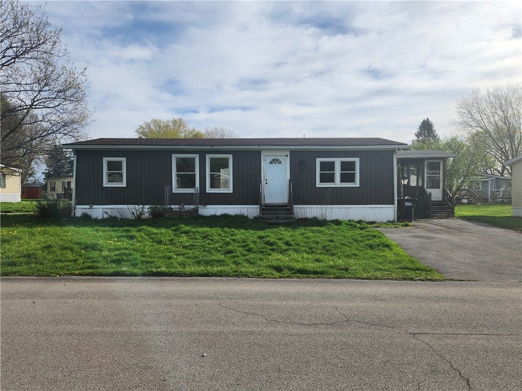 211 Spring Run, Manchester, NY 14432