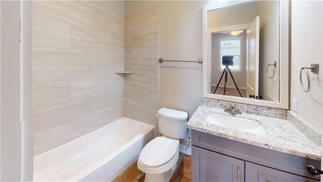 203 Brentwood Drive E 61, College Station, TX 77840