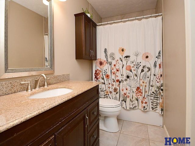 1840 Montclair Drive, Lincoln, NE 68521