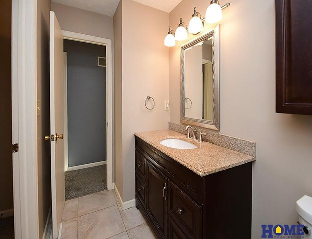 1840 Montclair Drive, Lincoln, NE 68521