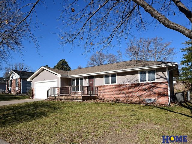 1840 Montclair Drive, Lincoln, NE 68521