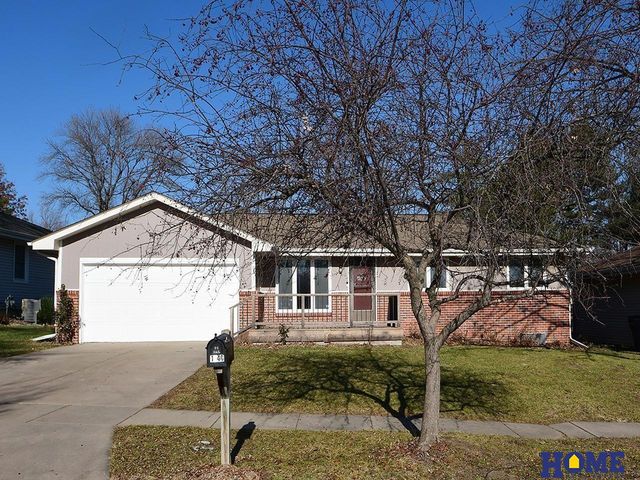 1840 Montclair Drive, Lincoln, NE 68521