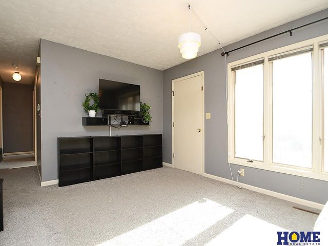 1840 Montclair Drive, Lincoln, NE 68521