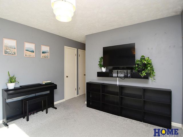 1840 Montclair Drive, Lincoln, NE 68521