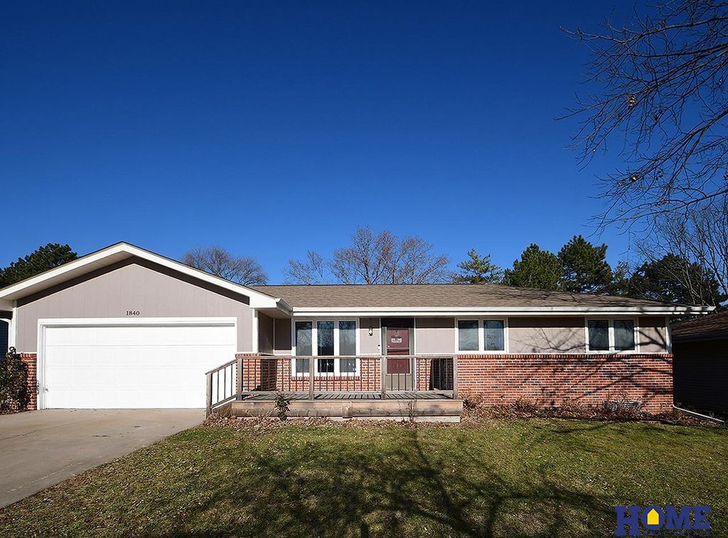 1840 Montclair Drive, Lincoln, NE 68521
