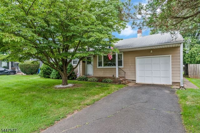 92 Louise Dr, Manville Boro, NJ 08835