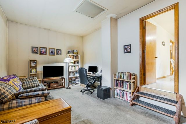 92 Louise Dr, Manville Boro, NJ 08835