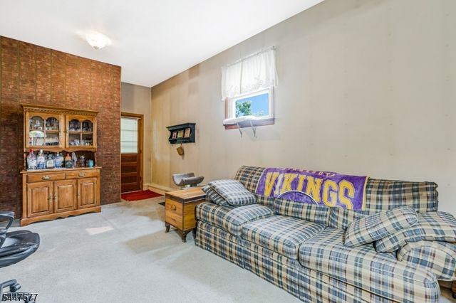 92 Louise Dr, Manville Boro, NJ 08835
