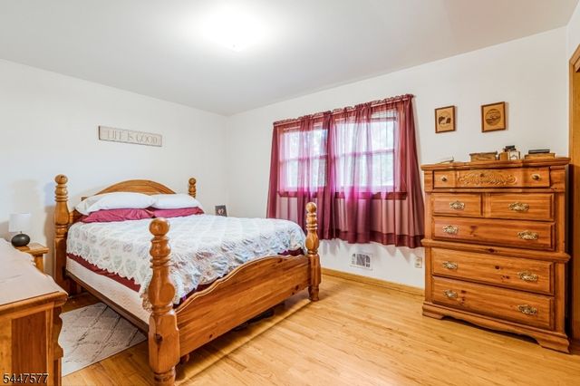92 Louise Dr, Manville Boro, NJ 08835