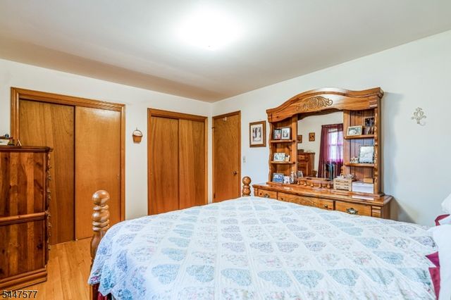 92 Louise Dr, Manville Boro, NJ 08835