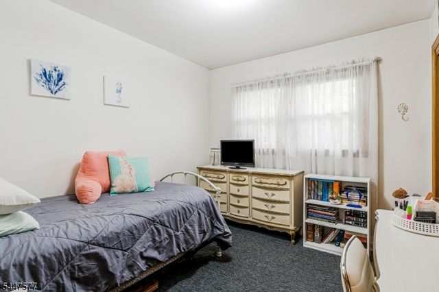 92 Louise Dr, Manville Boro, NJ 08835