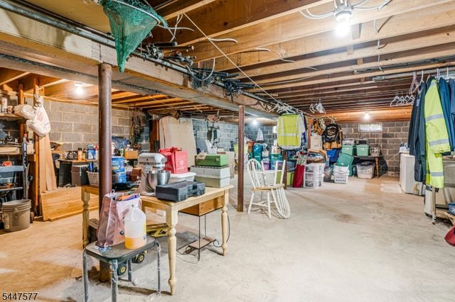 92 Louise Dr, Manville Boro, NJ 08835