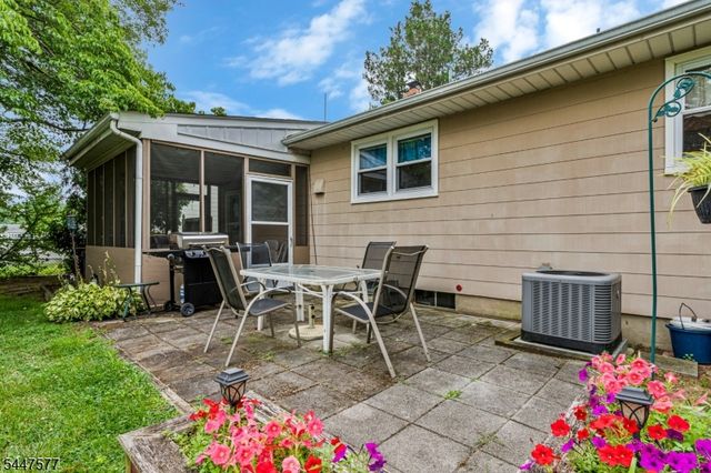 92 Louise Dr, Manville Boro, NJ 08835