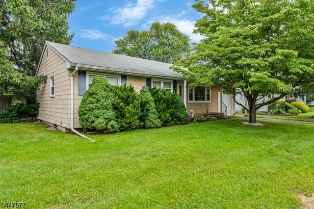 92 Louise Dr, Manville Boro, NJ 08835