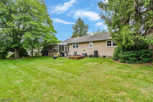 92 Louise Dr, Manville Boro, NJ 08835