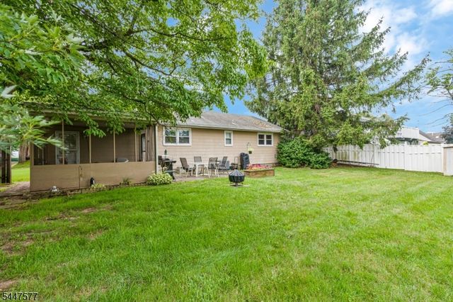 92 Louise Dr, Manville Boro, NJ 08835