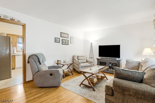92 Louise Dr, Manville Boro, NJ 08835