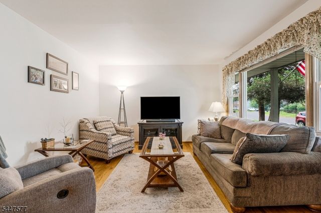 92 Louise Dr, Manville Boro, NJ 08835
