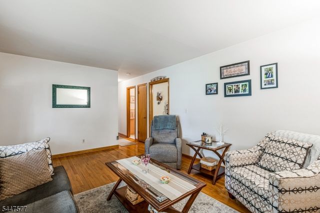 92 Louise Dr, Manville Boro, NJ 08835