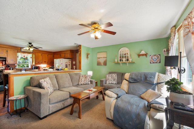 58 Mcintyre Rd, Oxford, MA 01507